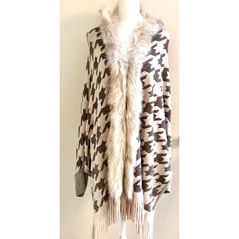 Houndstooth Patterned Cardigan Cape Sweater with Faux Fur Trim-Medium